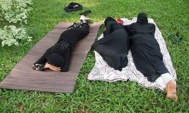 一個人喜歡睡在露天的外面正常嗎