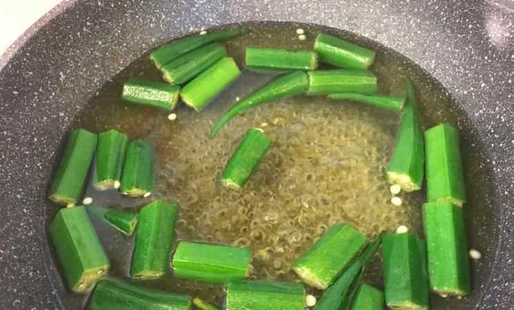 秋葵沒焯水直接炒了能吃嗎