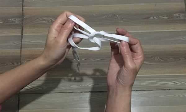 如何系蝴蝶結(jié),蝴蝶結(jié)怎么系視頻慢動作圖22