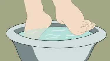 鹽水泡腳的危害,鹽水泡腳對(duì)身體的好處以及壞處都有哪些呢圖5