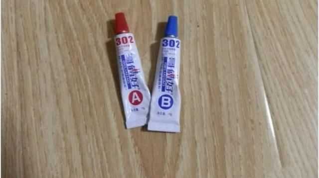 門(mén)框條掉了用什么膠粘，櫥柜的門(mén)框掉了，是用膠粘的，用的什么膠呀這？圖5