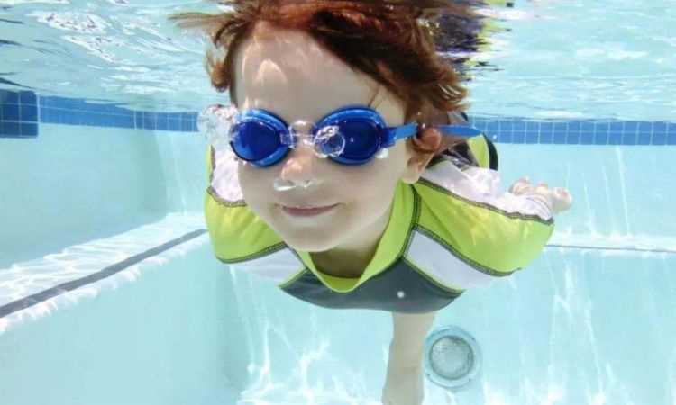 在水中能睜開眼睛對眼睛好嗎