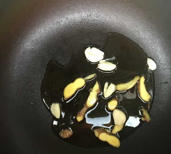 紅燒雞爪怎么做好吃,雞爪怎么炒做好吃又簡單易學(xué)圖6