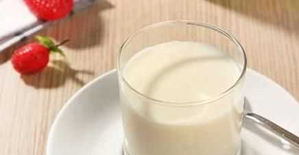 喝牛奶會長痘痘嗎