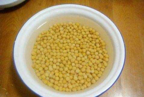 炒黃豆怎么炒好吃,炒黃豆醬的制作方法圖1