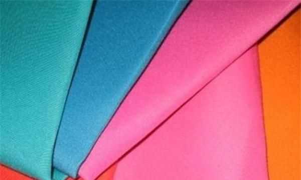 聚酯纖維面料很滑很薄嗎