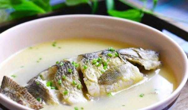 燉鯽魚能放料酒,燉魚時(shí)為了避免腥味圖6