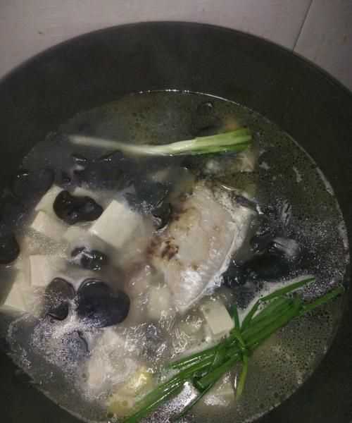 燉鯽魚能放料酒嗎