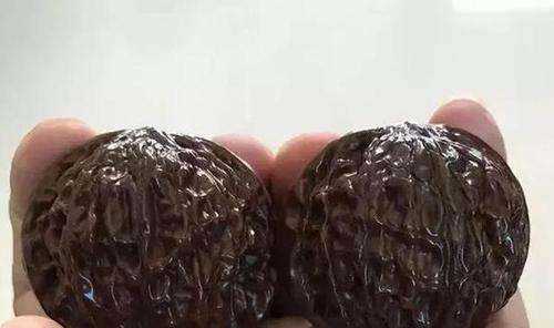 文玩核桃盤黑了能恢復(fù),文玩桃核發(fā)黑怎么處理呢?圖5