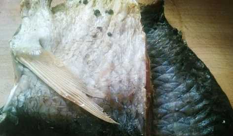 曬干的小咸魚怎么做好吃,干咸魚怎么做好吃又簡單的方法圖1