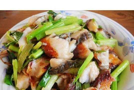 草魚(yú)片跟什么炒好吃