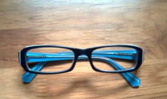 眼鏡腿可以單獨(dú)換嗎,眼鏡腿斷了能換單個(gè)的圖1