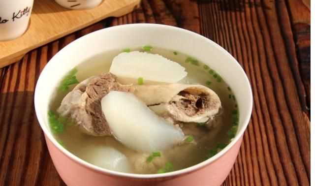 白色的骨頭湯里白色的是什么