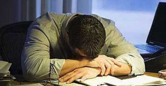 熬夜45點(diǎn)還需要睡,熬夜熬到4點(diǎn)多還有沒(méi)有必要睡覺(jué)呢圖1