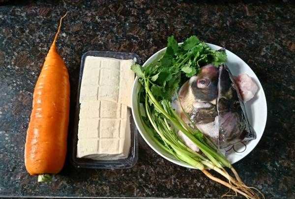 魚頭豆腐湯的做法,魚頭豆腐湯的做法家常做法圖1