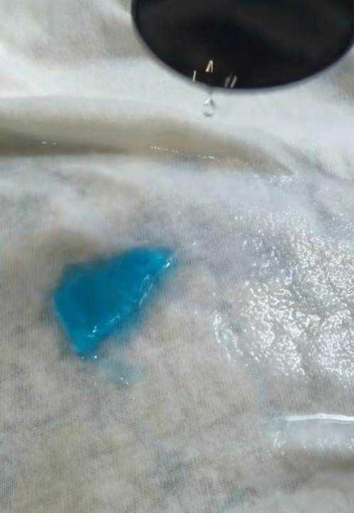 衣服上的水晶泥干了怎么去除,衣服上的水晶泥干了怎么去除小竅門圖1