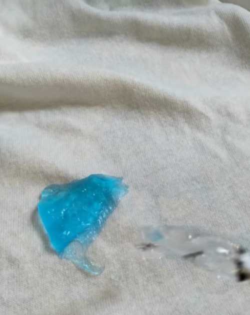 衣服上的水晶泥干了怎么去除,衣服上的水晶泥干了怎么去除小竅門圖8