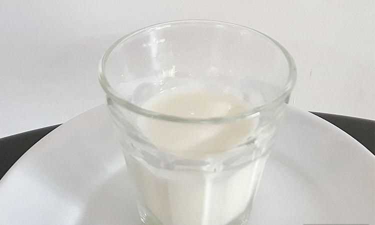 酸奶好的時(shí)候放在冰箱，到過(guò)期很久了煮一煮還能喝么