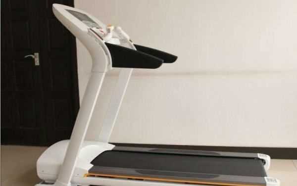 跑步機(jī)上的夾子是干什么用的,跑步機(jī)這兩個是干什么用的呢圖1