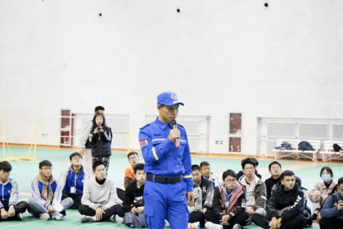 安全知識和應(yīng)急技能作文