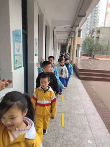 安全知識上樓梯靠右行