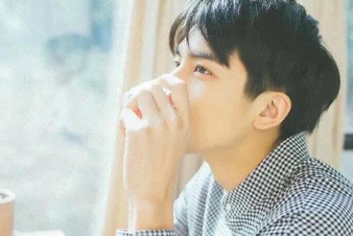 摩羯男喜歡一個(gè)人的表現(xiàn)