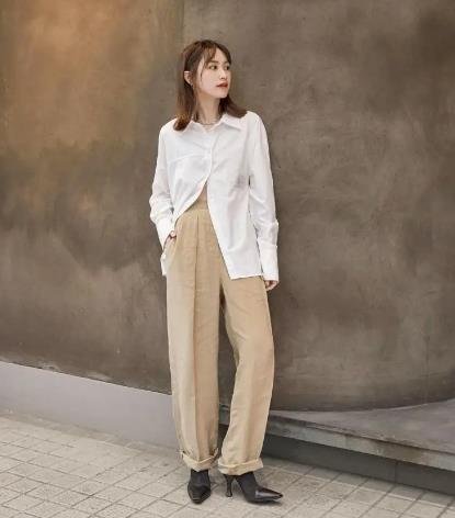 卡其色褲子配什么顏色上衣 卡其色褲子配什么顏色上衣