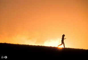 激勵團隊正能量的句子,贊揚平臺正能量的句子,贊揚歌曲正能量的句子