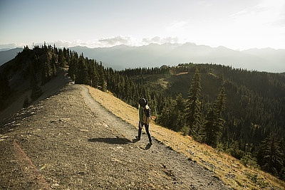 爬山運動的正能量句子