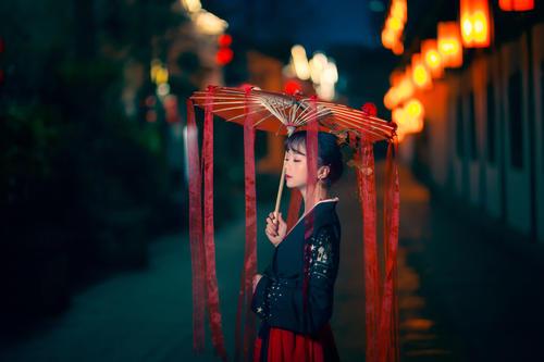 描寫冬夜月色的唯美詩句,描寫月色迷人的詩句,描寫月色的詩句古詩