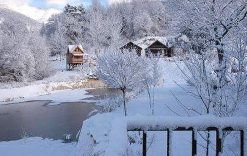 有關(guān)雪覆蓋大地的古詩句