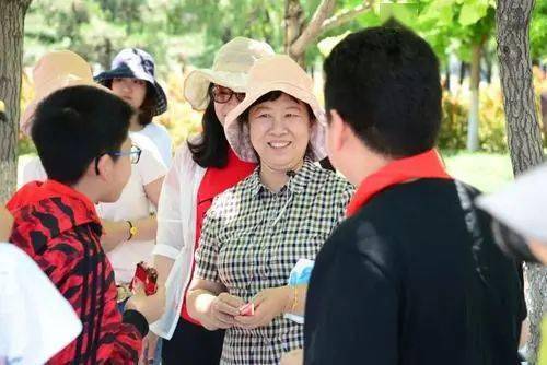 秋天研學(xué)旅行作文開(kāi)頭