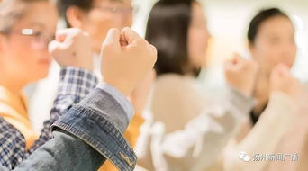 因?yàn)橛心阄腋孕?00字作文開(kāi)頭