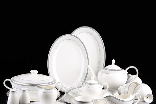 窗外作文開頭詩(shī)意