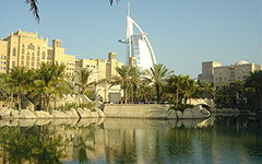 迪拜街頭風(fēng)光作文開頭