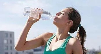 踢足球的注意事項(xiàng),踢足球安全注意事項(xiàng),新手踢足球的注意事項(xiàng)