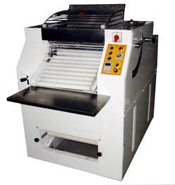 壓面機(jī)注意事項安全守則,壓合機(jī)的安全注意事項,壓面機(jī)注意事項