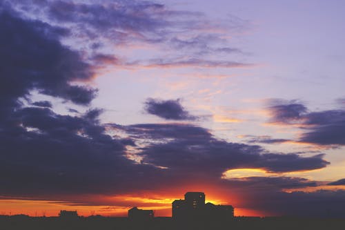 我們在一起三年，連吃碗面都是我付錢