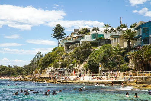 父愛向左，母愛向右